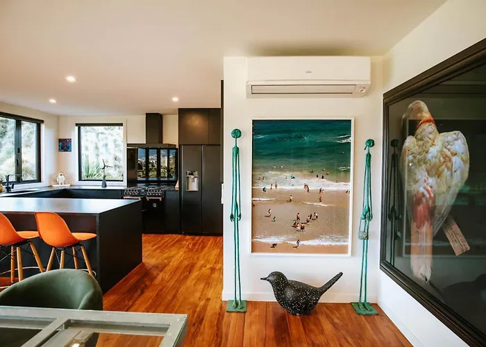 Holiday home Mt Roy Terrace - Sleeps 8 - Mountain Views - Artwork Collection